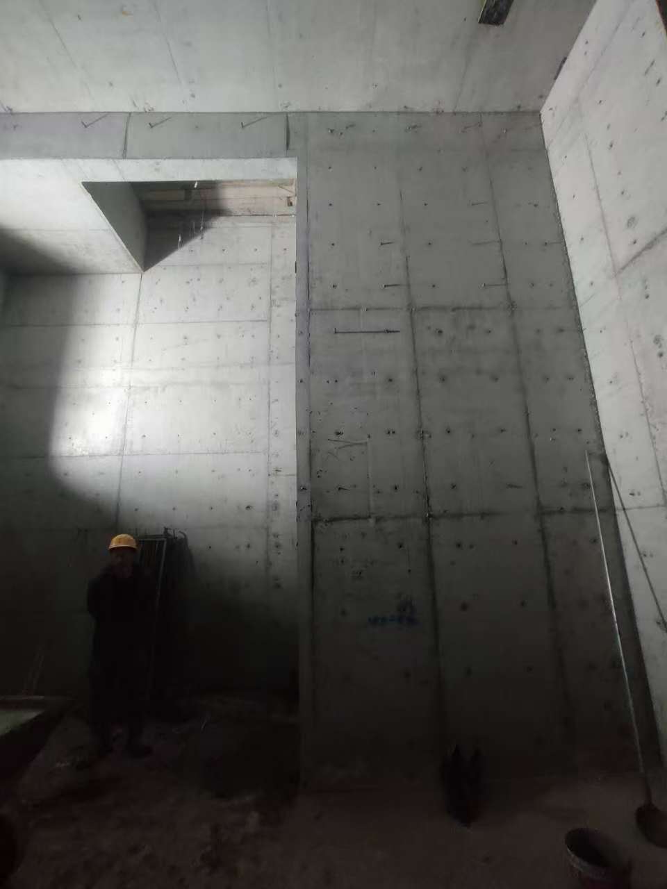阿克苏墙上开槽钢筋断了有影响吗